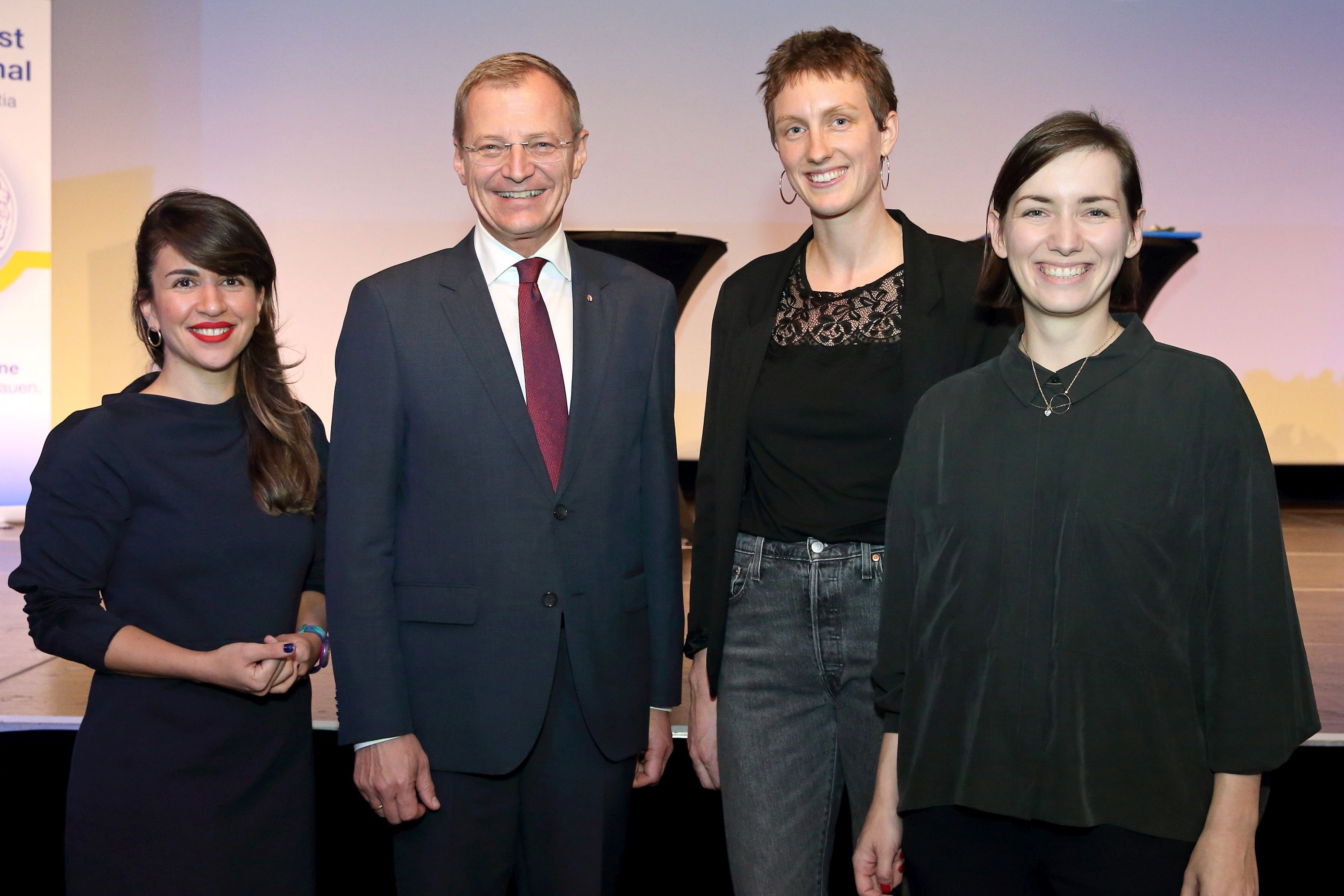 Preisverleihung Soroptimist Künstlerinnenpreis 2018; Mahsa Teymouri, Landeshauptmann Mag. Stelzer, Hannah Kordes, Sophie Hammer